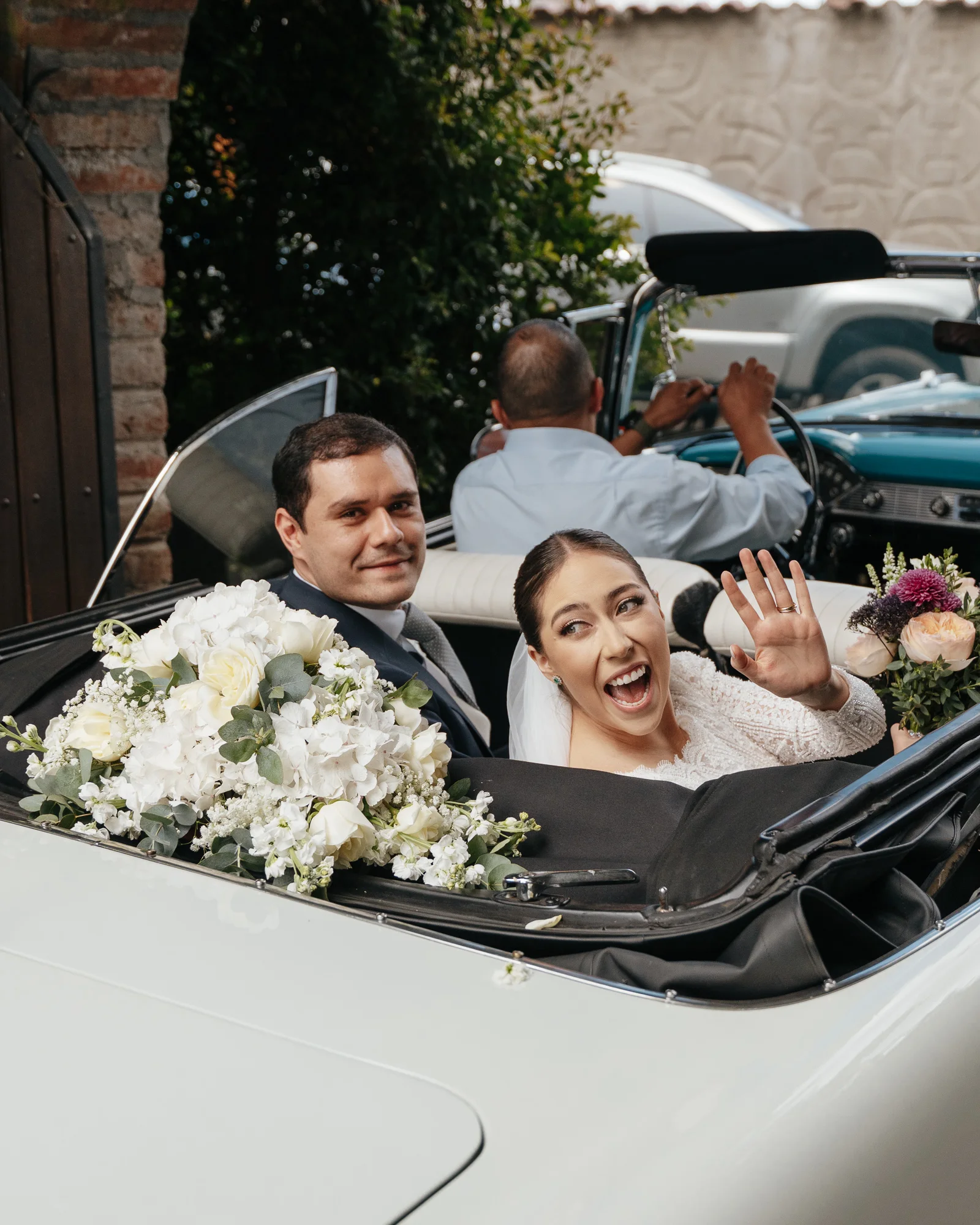 Mel & Jesus, wedding photography by LIB — frame 01